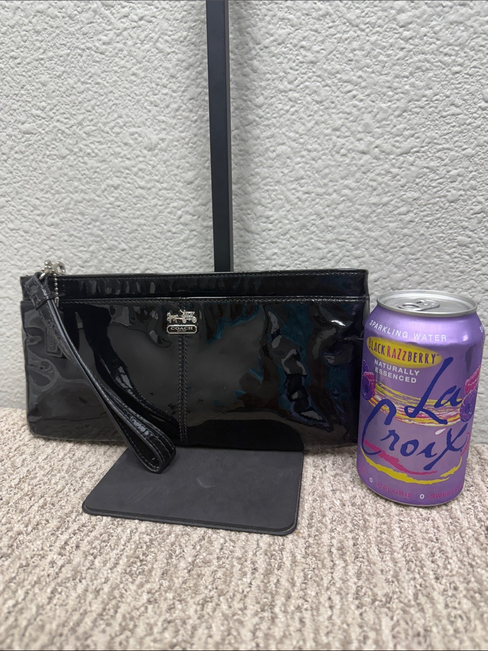 Coach Vintage Poppy Black Patent Leather Zip XL Wristlet with Logo Plaque-EUC - Picture 10 of 11
